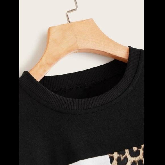 Leopard Colorblock Round Neck Sweatshirt. - Picture 3 of 6